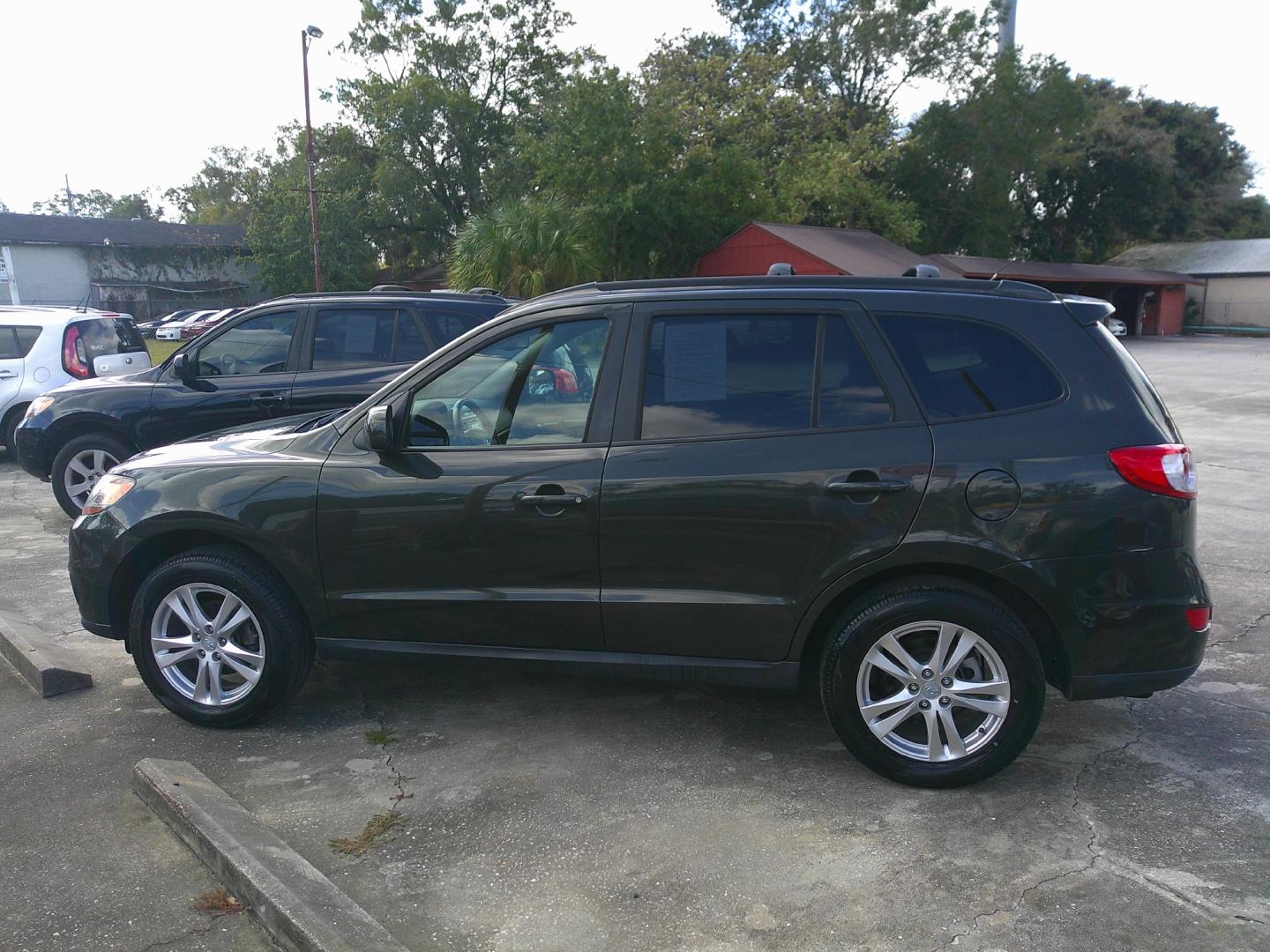 2011 GRAY HYUNDAI SANTA FE LIMITED; SE (5XYZH4AG9BG) , located at 1200 Cassat Avenue, Jacksonville, FL, 32205, (904) 695-1885, 30.302404, -81.731033 - Photo#1